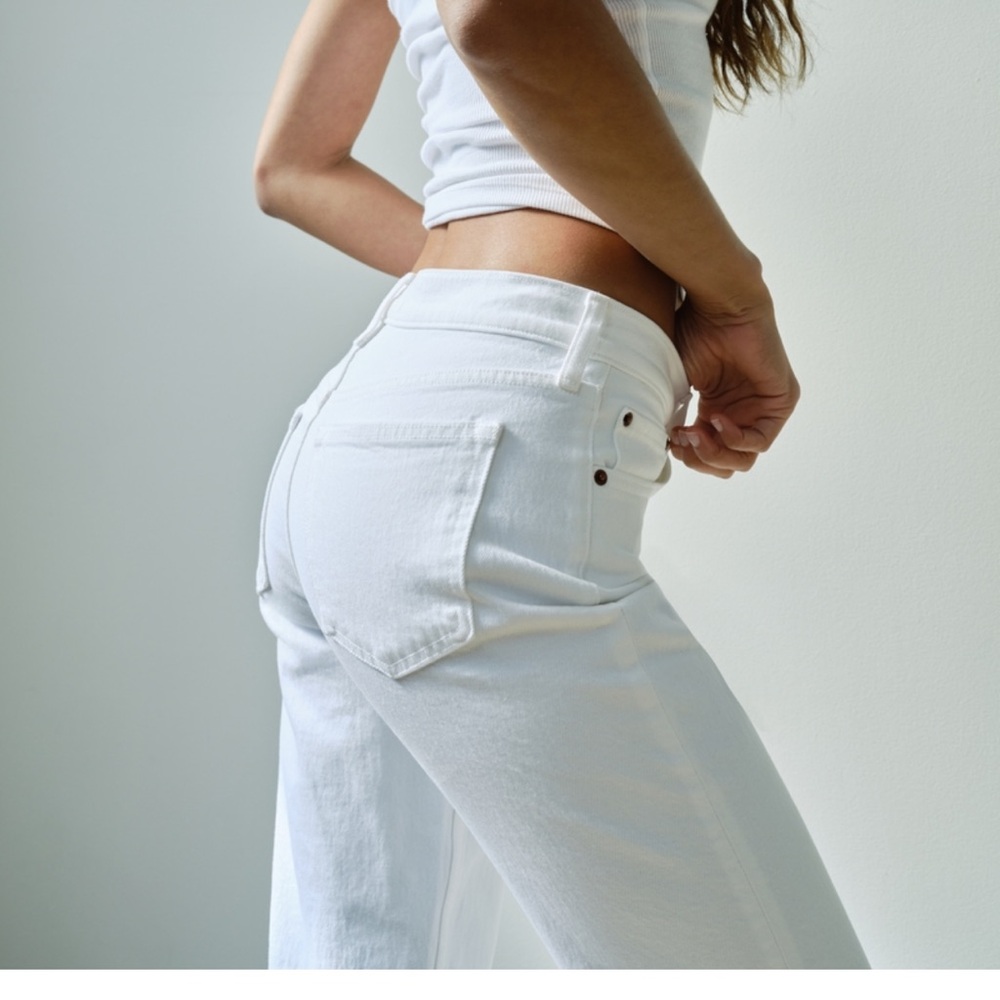 Abercrombie 90’s Straight Mid Rise Jean - NWT